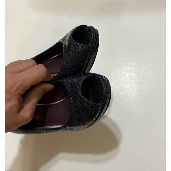 Stuart Weitzman Snake Print Embossed Peeptoe Heels in Dark Gray Size 7.0 - Picture 4 of 12